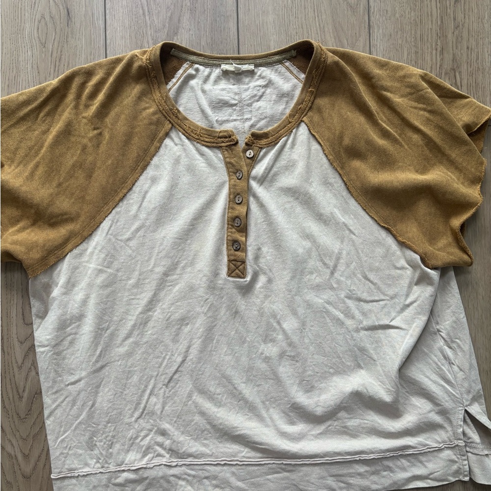 Easel Tan and Cream Raglan Button Top